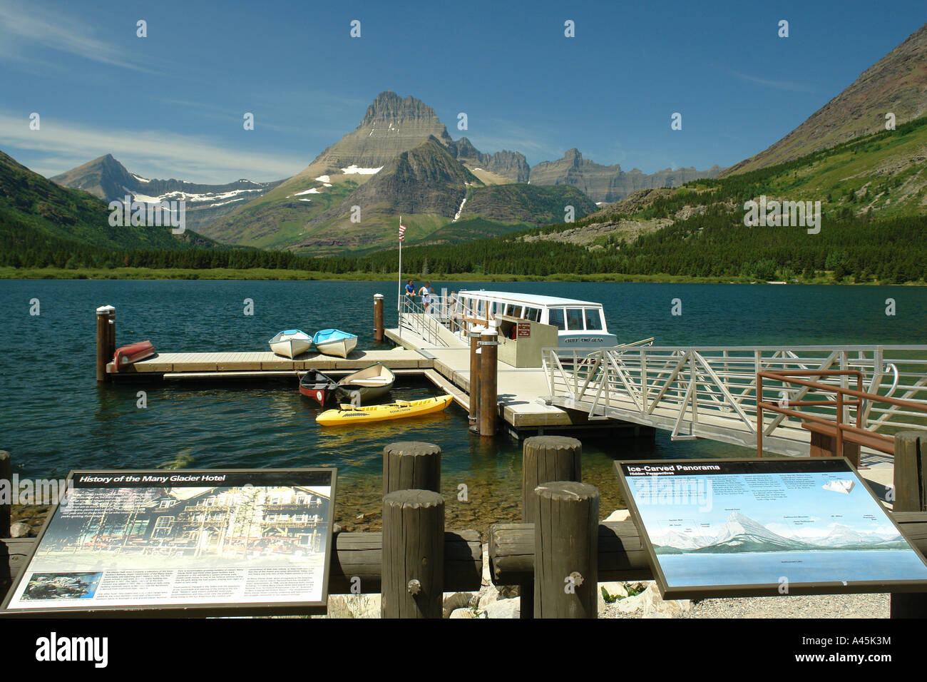 AJD56730, il Parco Nazionale di Glacier, MT, Montana, montagne rocciose, molti regione dei ghiacciai, Many Glacier Hotel, Swiftcurrent Lago Foto Stock