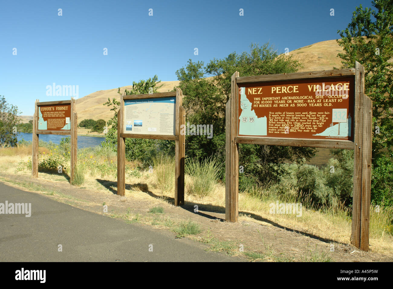 AJD56131, ID, Idaho Clearwater River, Nez Perce Indian Reservation, passaggio a Nord Ovest National Scenic Byway, marcatori storico Foto Stock