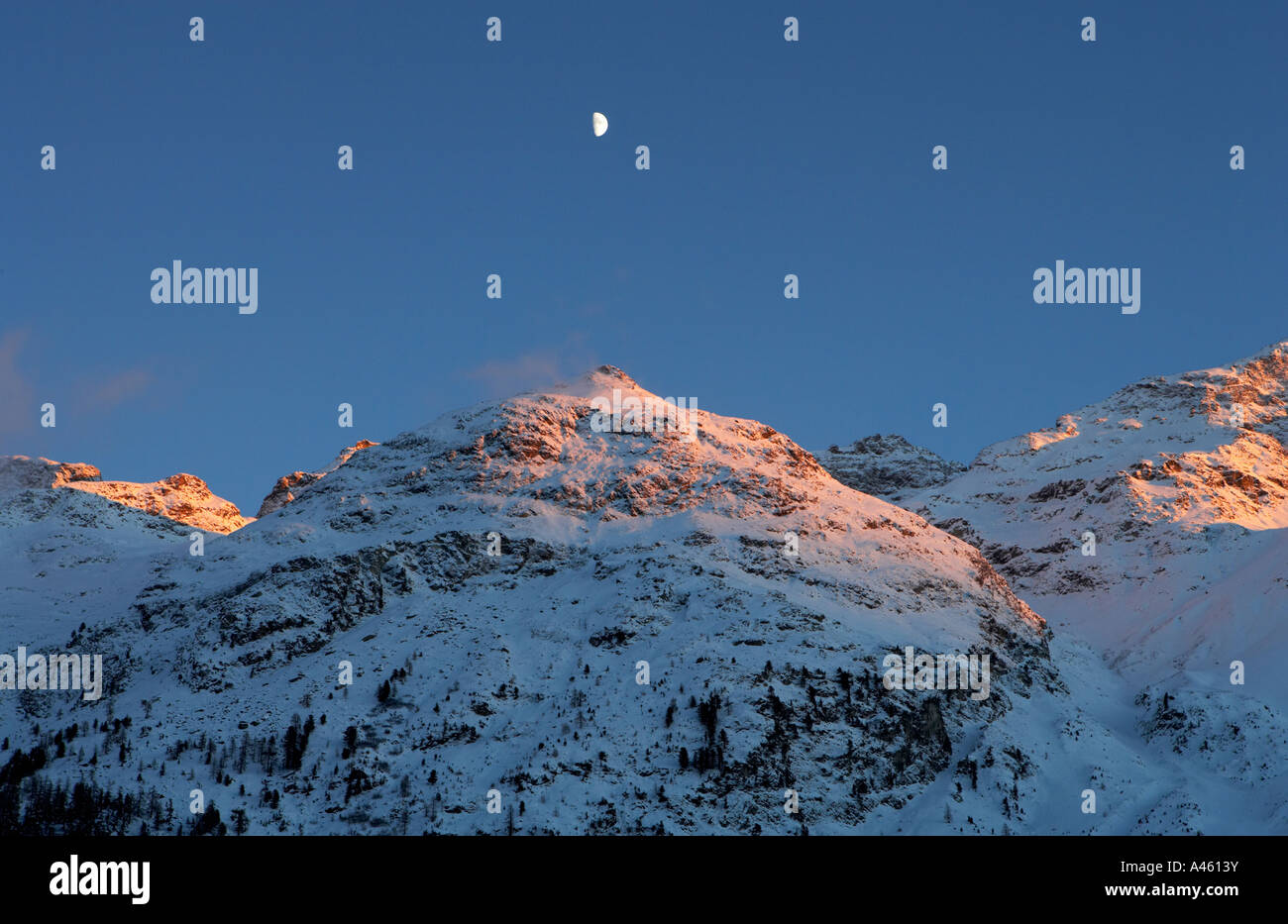 Cime di montagna nella luce della sera, Svizzera Foto Stock