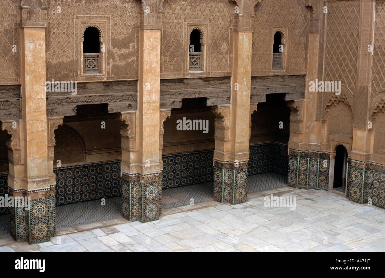 Cortile interno Ben Youssef madrasa, Marrakech, Marocco Foto Stock
