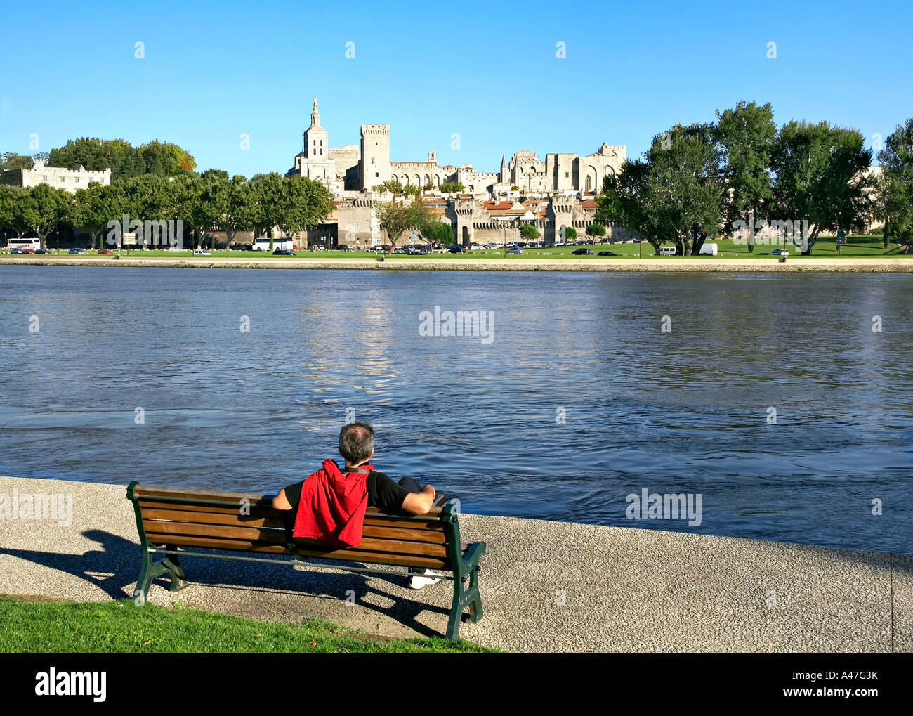 Rilassante vicino al fiume Rodano in Avignone, Provenza, Francia. Foto Stock