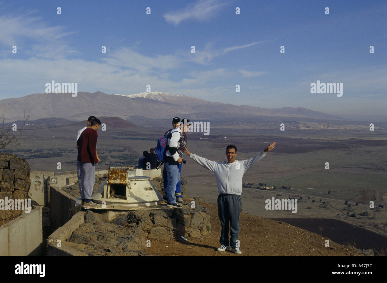 Visitatori israeliani alle alture del Golan protesta per i piani per il ritorno del territorio alla Siria Foto Stock