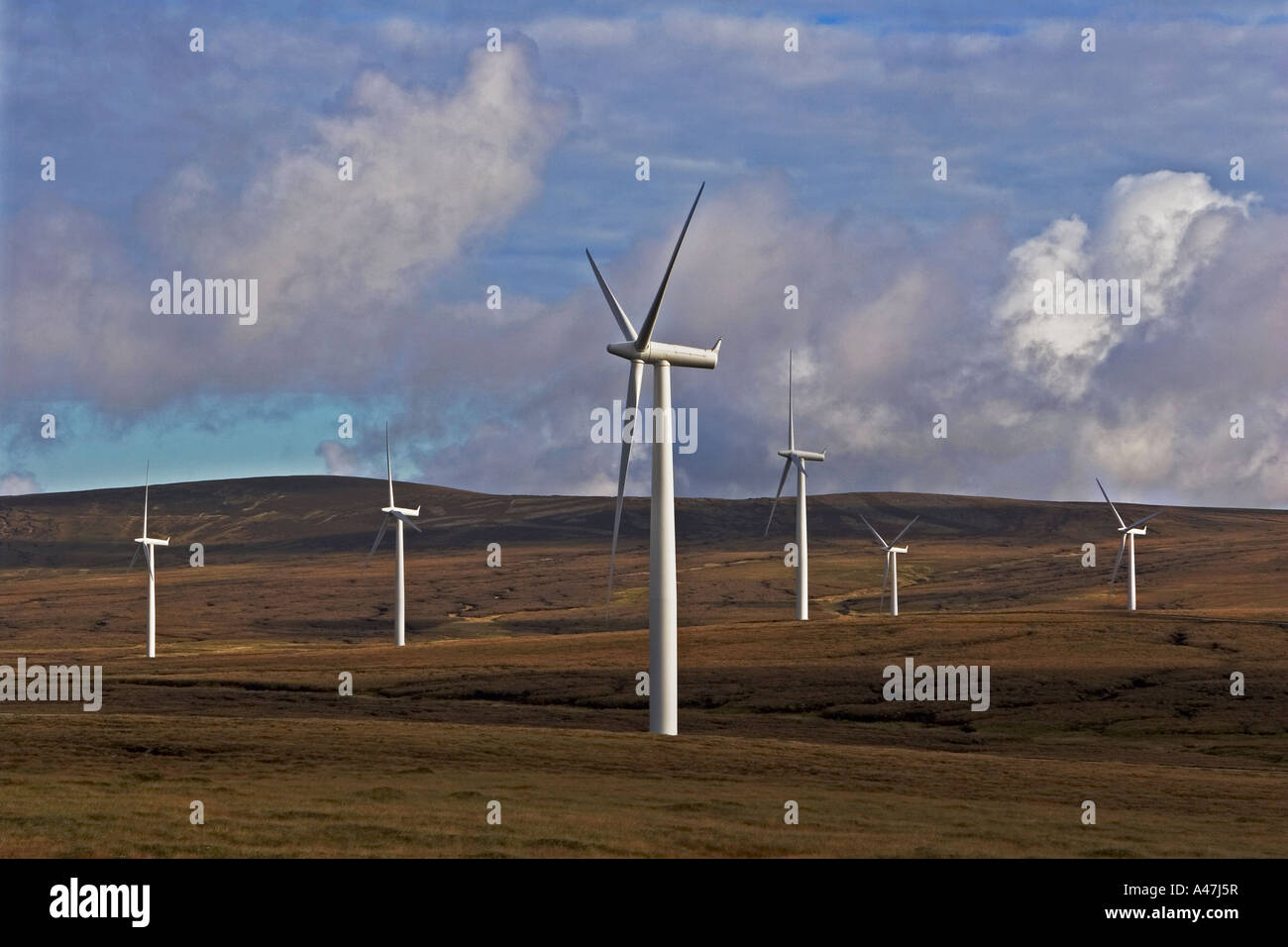 Il potere di vento turbine ad Farr Wind Farm, Inverness, Scotland Regno Unito Foto Stock