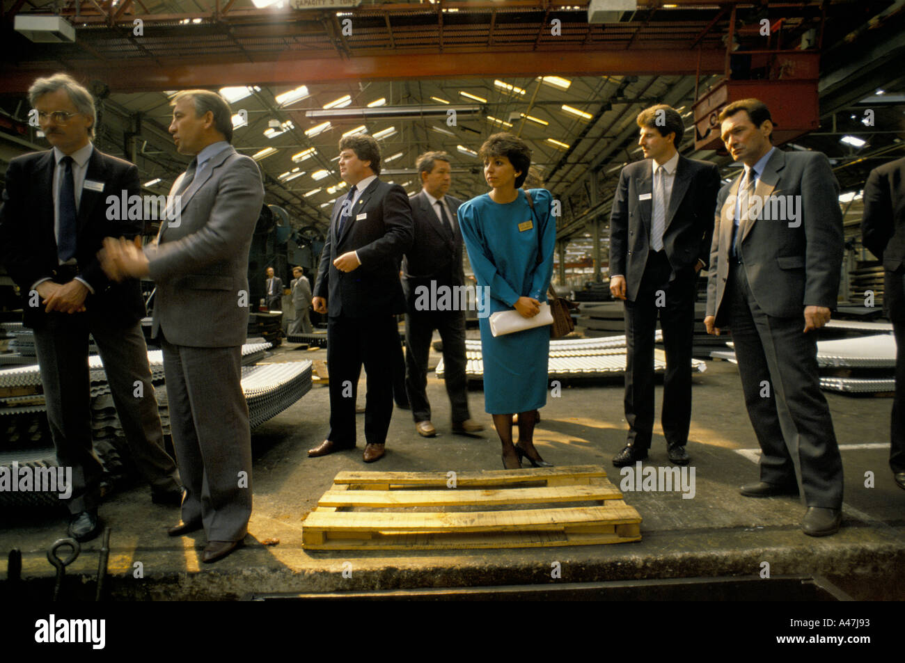 Sovietica scienziati imprenditori e manager visitando l'industria britannica per saperne di gestione e tecniche di produzione Foto Stock