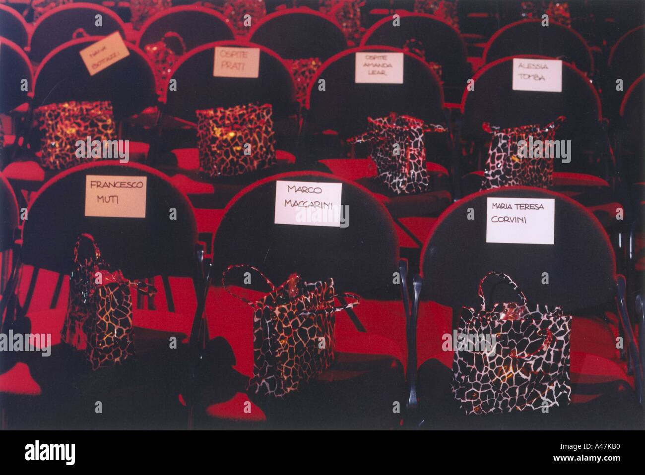 Posto a sedere riservato per ospiti d'elite disegnatori e editori di Roberto Cavalli sfilata di moda a Milano Foto Stock