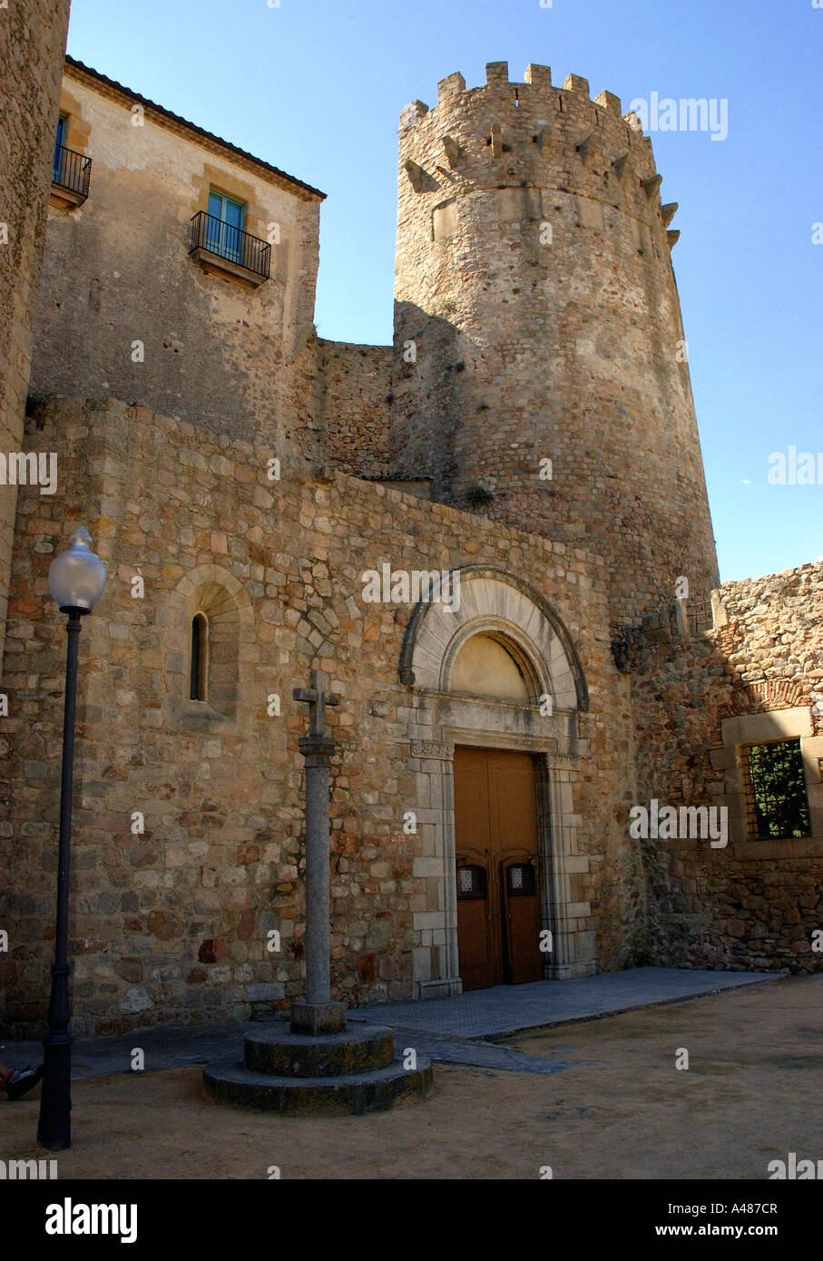 Il cortile di Sant Feliu de Guixols castello Girona Gerona Catalogna Catalogna Catalogna Costa Brava España Spagna Europa Foto Stock