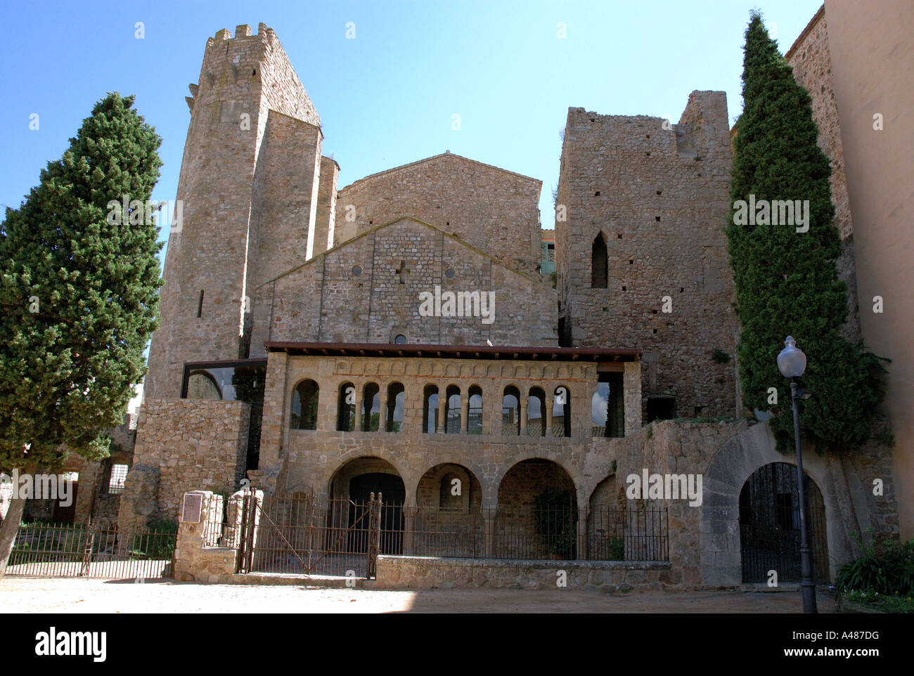 Vista panoramica di Sant Feliu de Guixols castello chiesa Girona Gerona Catalogna Catalogna Catalogna Costa Brava España Spagna Europa Foto Stock