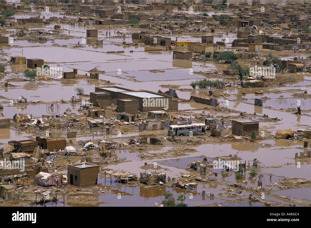 Scena della devastazione provocata nelle case di proprietà dopo le gravi alluvioni sul Nilo sudan 1988 Foto Stock