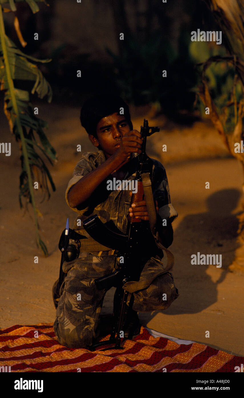 Il tamil tiger fighter molti dei quali 12 a14 anni vecchia penisola di Jaffna nello Sri Lanka Foto Stock