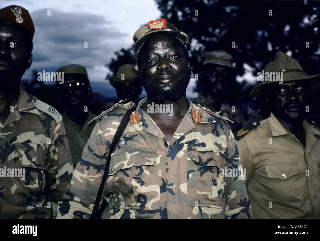 Dr John Garang Leader(defunto) popoli del Sudan Liberation Army. Altopiano Booma Sudan 1986 Foto Stock