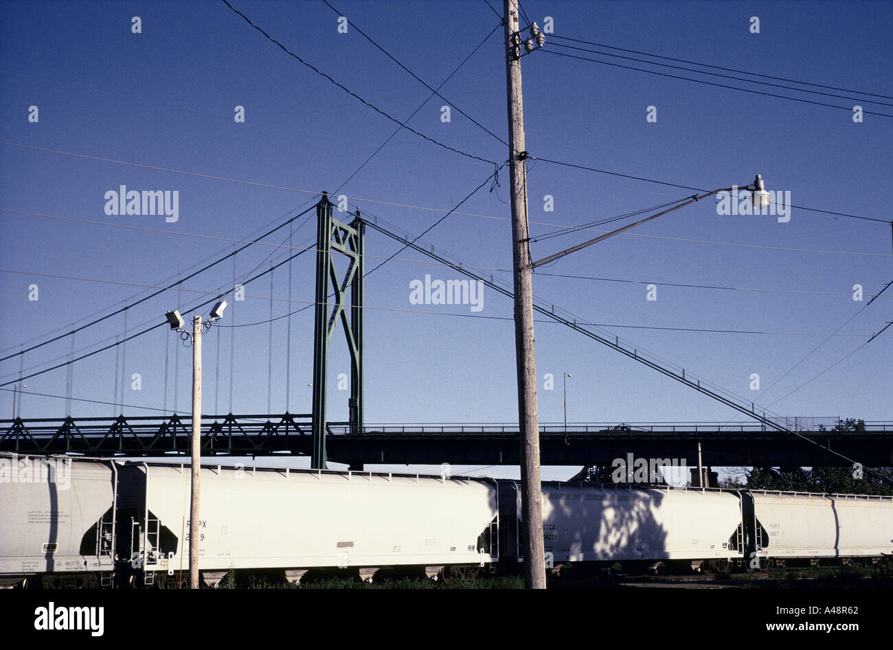 Lincoln Highway highway 30 attraversando il Mississippi della Union Pacific Railroad a Clinton Iowa 1993 Foto Stock