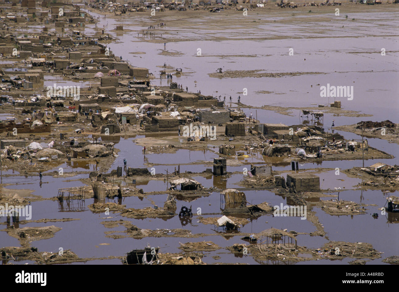 Nel 1988 il Nilo Blu allagata e burst le sue banche per spazzare via molte case a Khartoum . Foto Stock