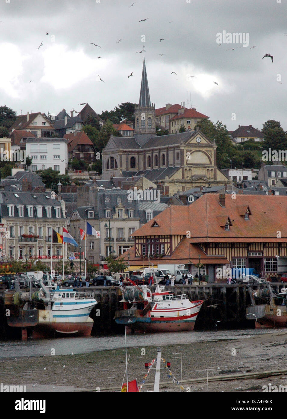 Vista panoramica di Trouville canale inglese La Manche Normandia Normandie Nord Ovest della Francia Europa Foto Stock