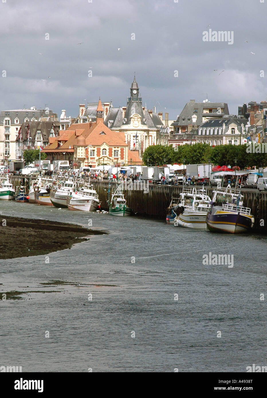 Vista panoramica di Trouville canale inglese La Manche Normandia Normandie Nord Ovest della Francia Europa Foto Stock