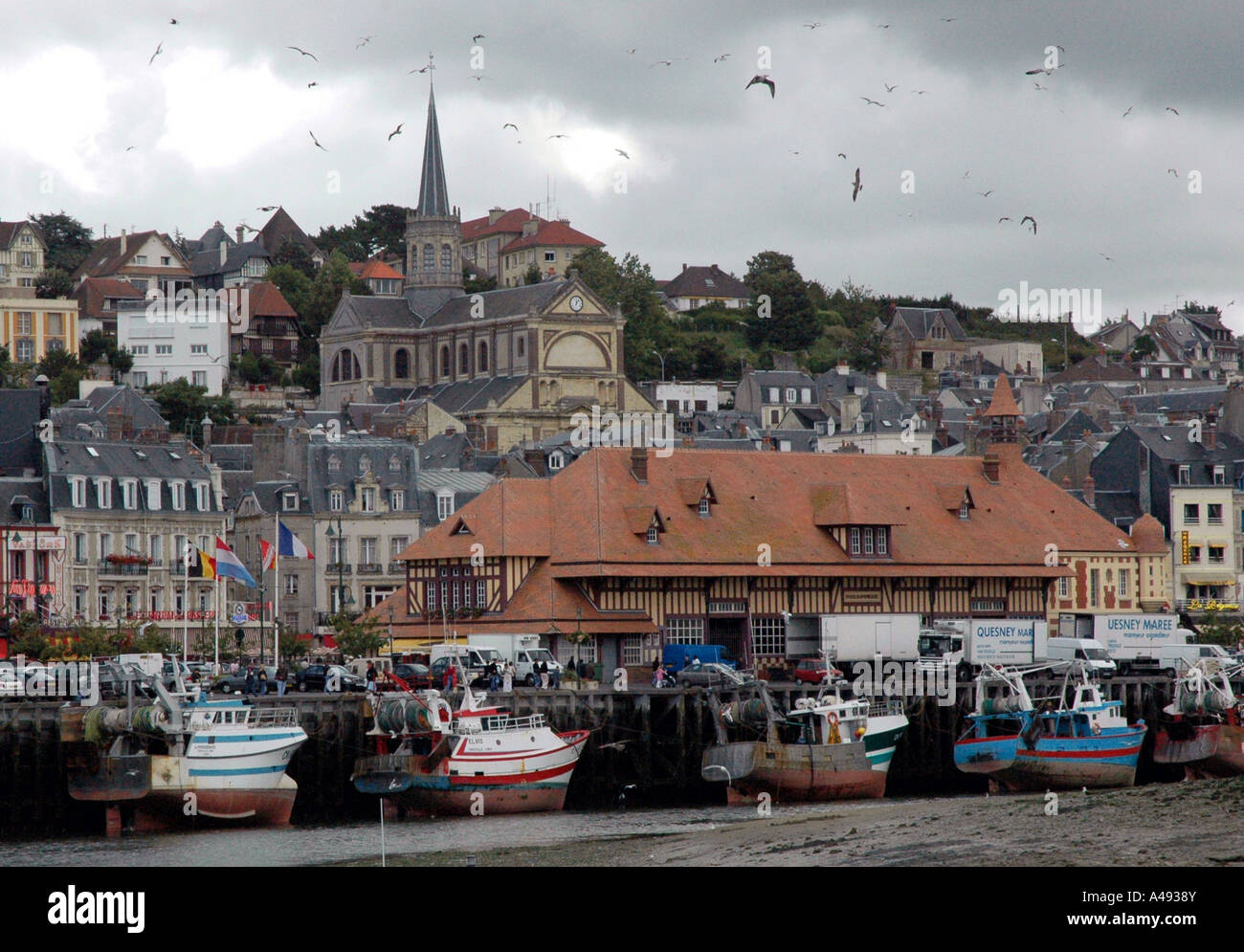 Vista panoramica di Trouville canale inglese La Manche Normandia Normandie Nord Ovest della Francia Europa Foto Stock