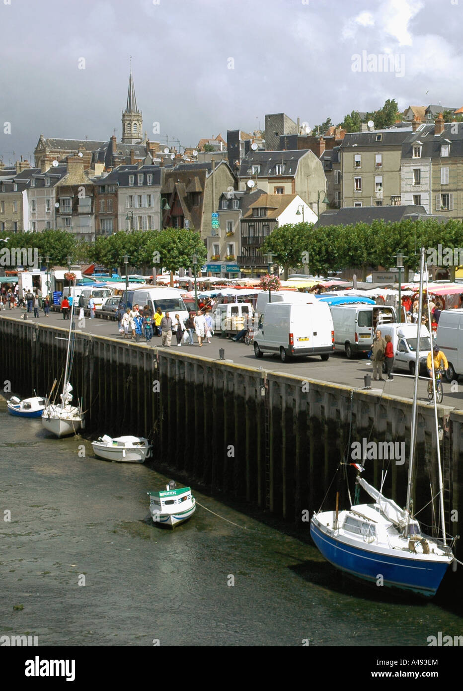 Vista panoramica di Trouville canale inglese La Manche Normandia Normandie Nord Ovest della Francia Europa Foto Stock