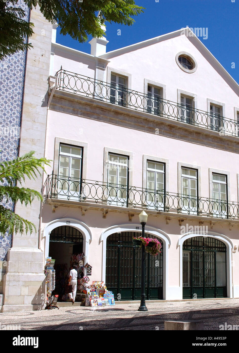 Vista magnifica architettura nuovo centro città balcone porta finestra Aveiro Iberia Penisola Iberica Nord Portogallo del Nord Europa Foto Stock