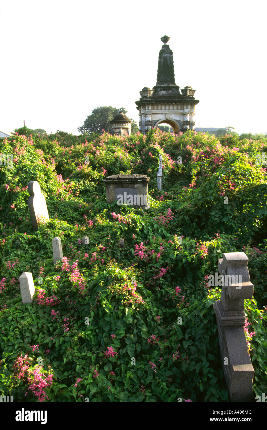 India Tamil Nadu Chennai Madras era coloniale St Marys chiesa cimitero sovradimensionate Foto Stock