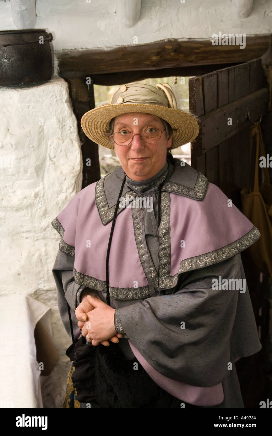 Regno Unito Shropshire Ironbridge Blists Hill museo squatter cottage draper Chris White paga una visita Foto Stock