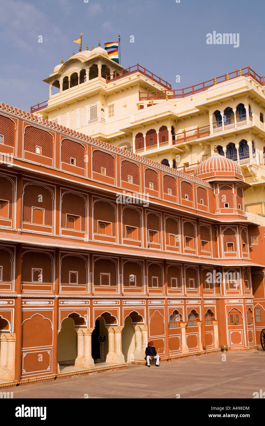 India Rajasthan Jaipur City Palace Chandra mahal royal appartamenti residenziali con bandiere Foto Stock