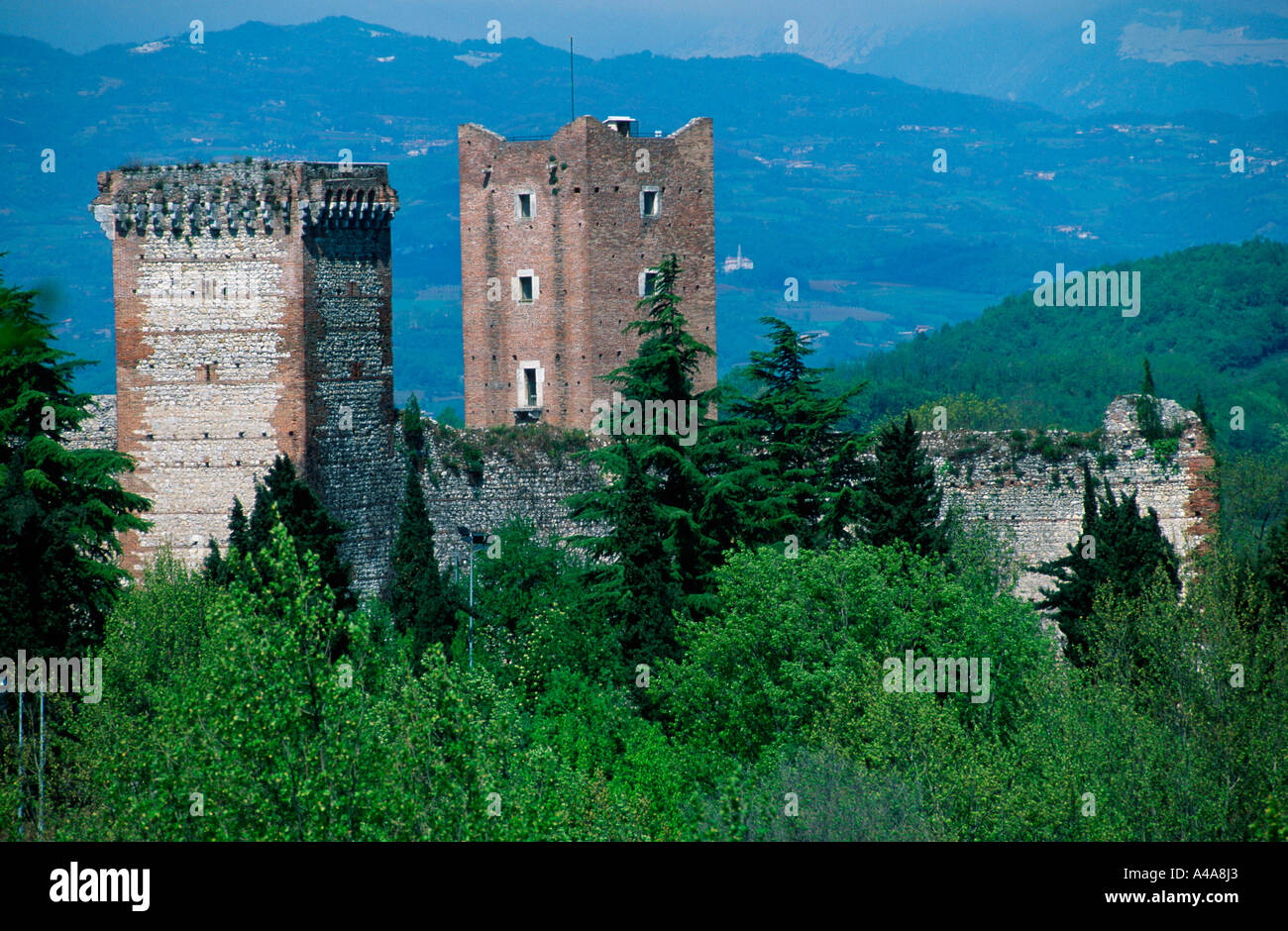 Castello di Romeo / Montecchio Maggiore Foto stock - Alamy