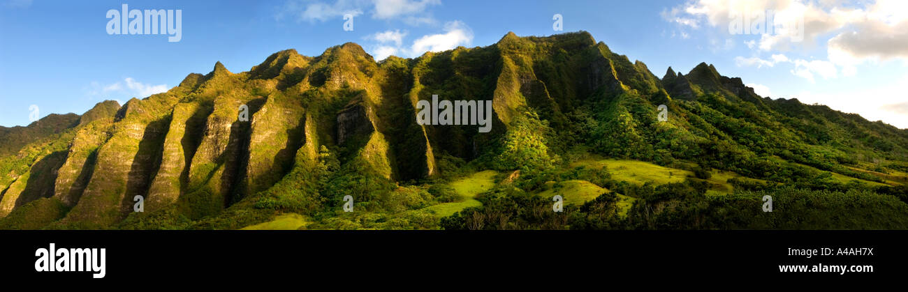 Hawaii, Oahu. Bellissima vista Kualoa Ranch e le montagne Kualoa. Foto Stock