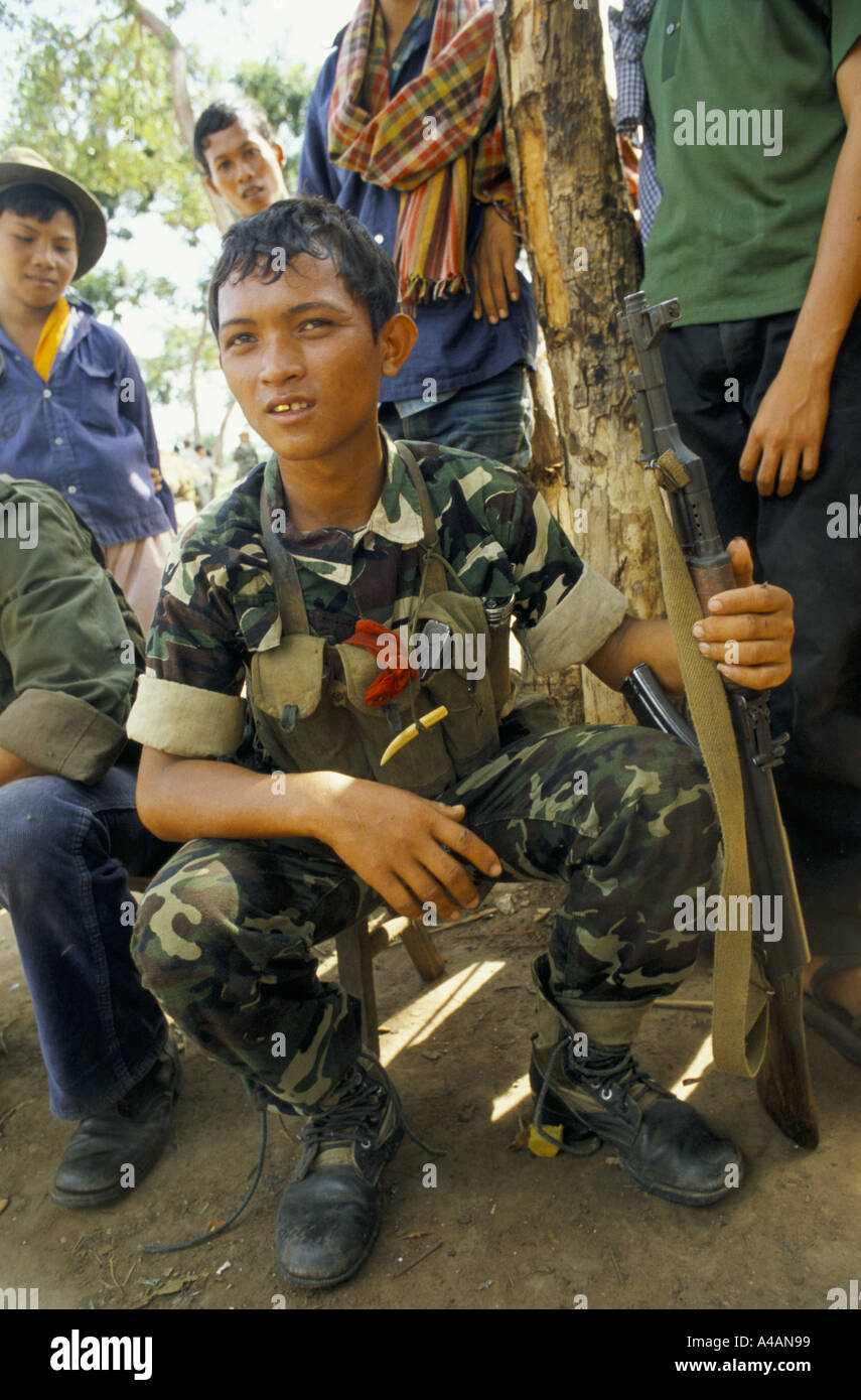 Un giovane di Khmer Serai guerriglia fighter cambogiano al campo profughi di Nong Samet sul confine Thai-Cambodian Foto Stock