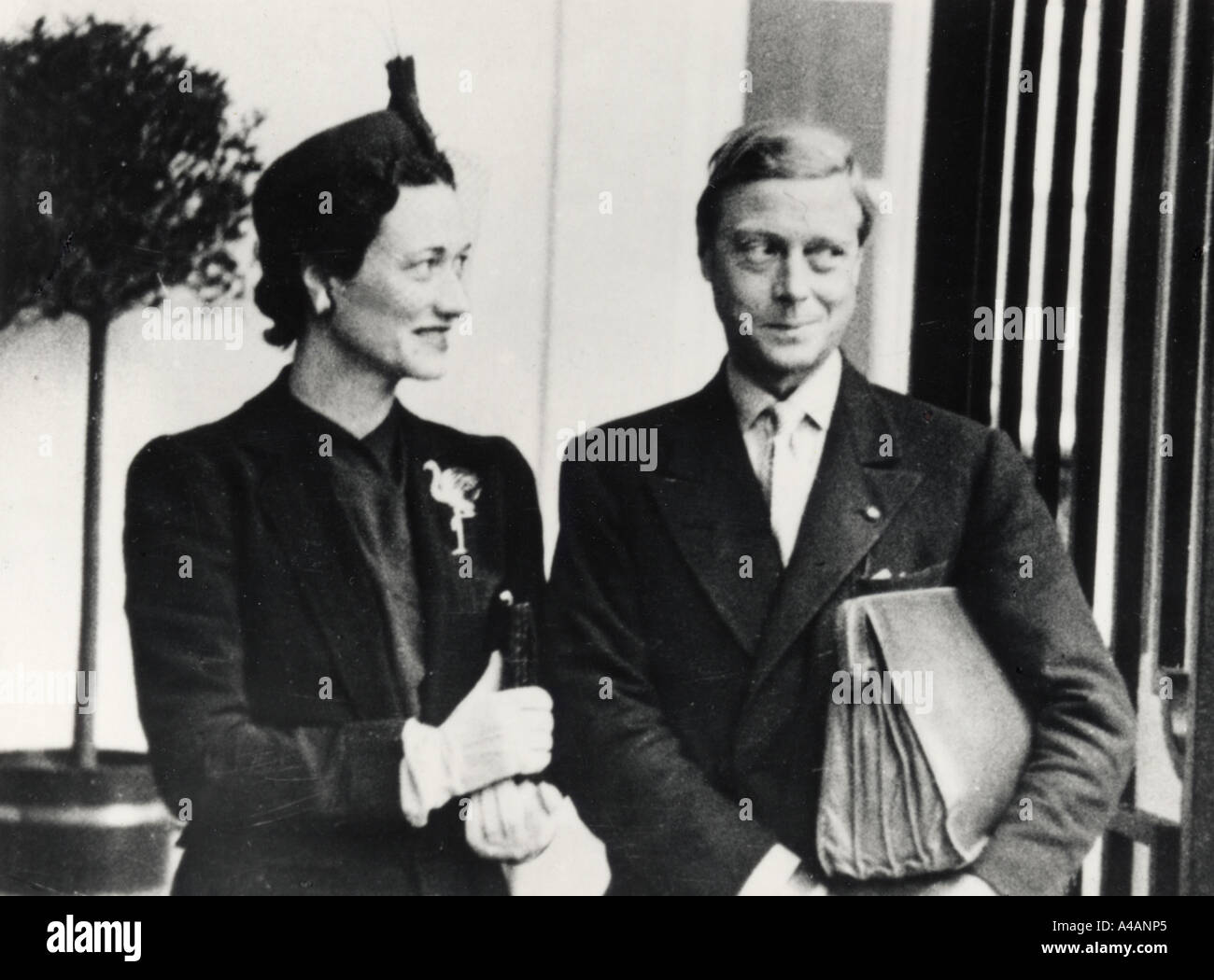 Il Duca e la duchessa di Windsor che arrivano all'aeroporto di Madrid il 25 Luglio 1940 Foto Stock