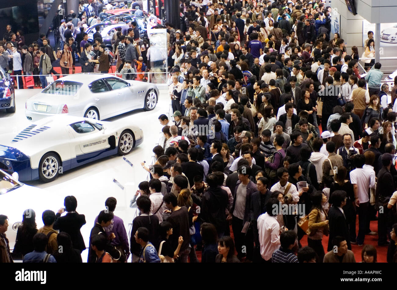 La folla di visitatori del Motor Show di Tokyo Foto Stock