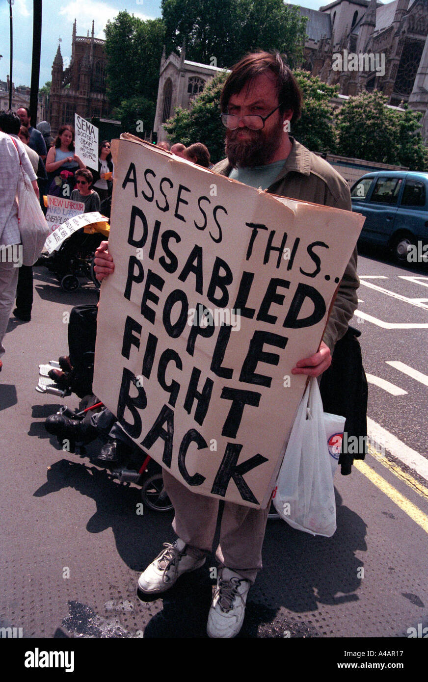 Demo di disabilità al di fuori del Parlamento Westminster Inghilterra REGNO UNITO Foto Stock