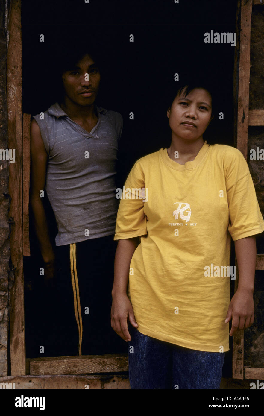 Filippine - Bernard e Helen Bolignon sono stati esclusi dalla loro pocket miniera d'oro dal Beguet Corporation Foto Stock