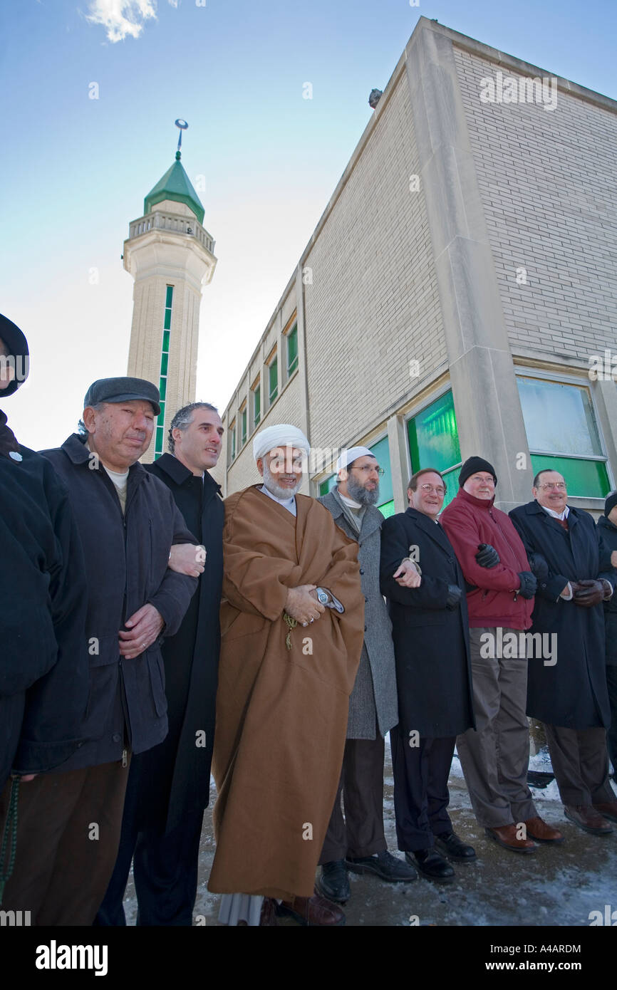 Rally interconfessionale contro atti di vandalismo della moschea Foto Stock