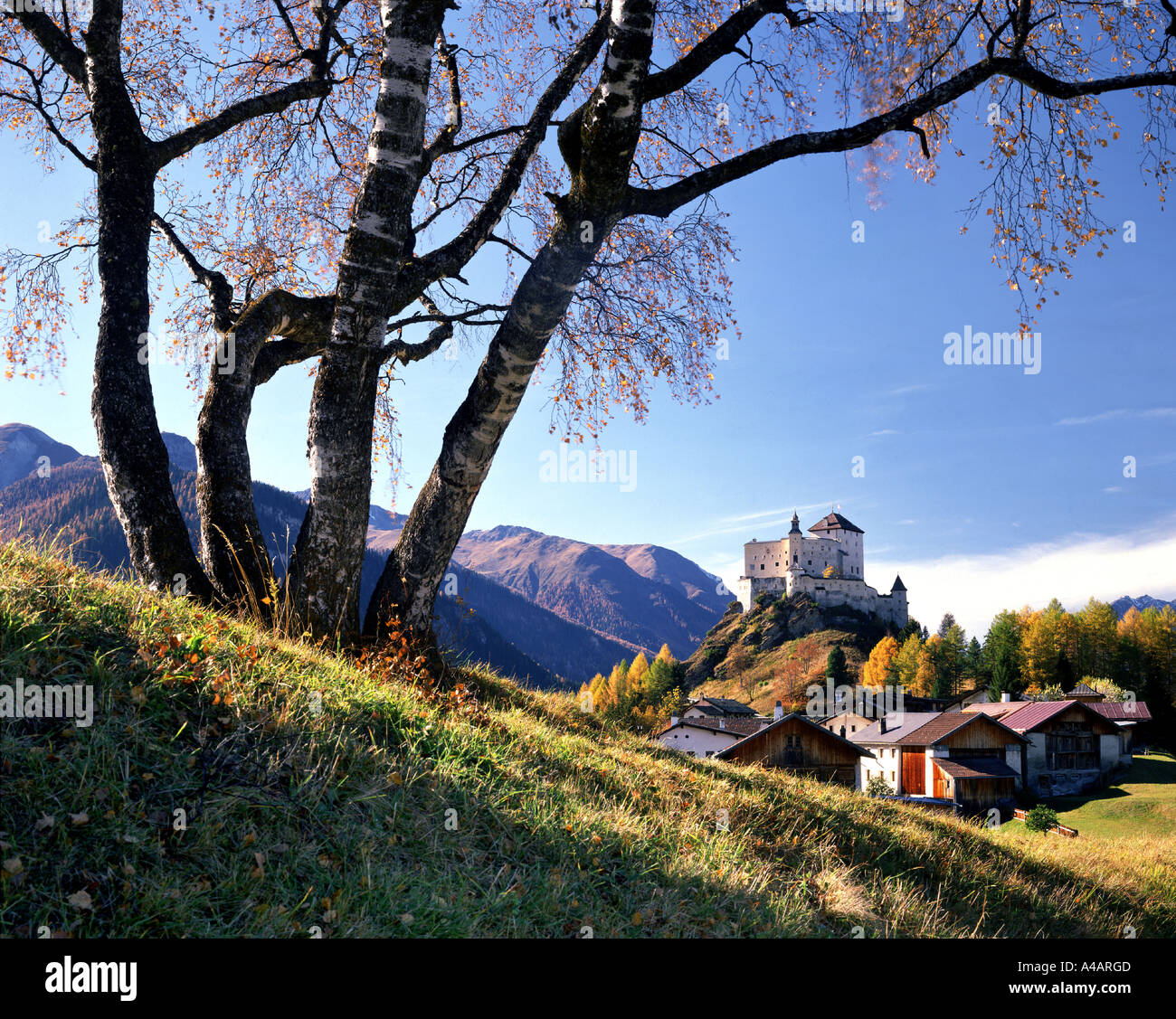 CH - Bassa Engadina: il castello di Tarasp Foto Stock