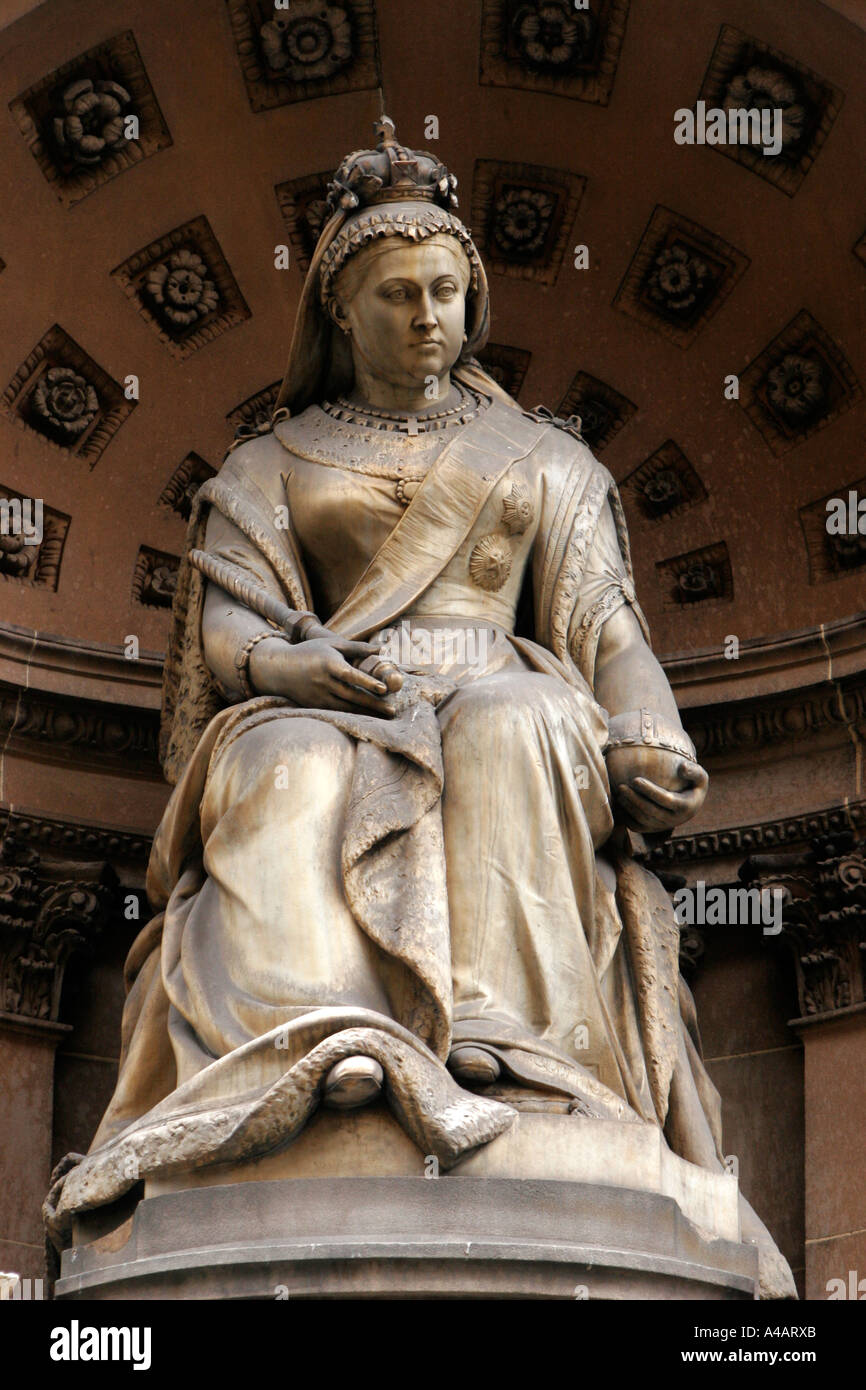 Parte di una statua di British Queen Victoria che adorna la Posta Centrale di Martin Place Sydney Australia Foto Stock