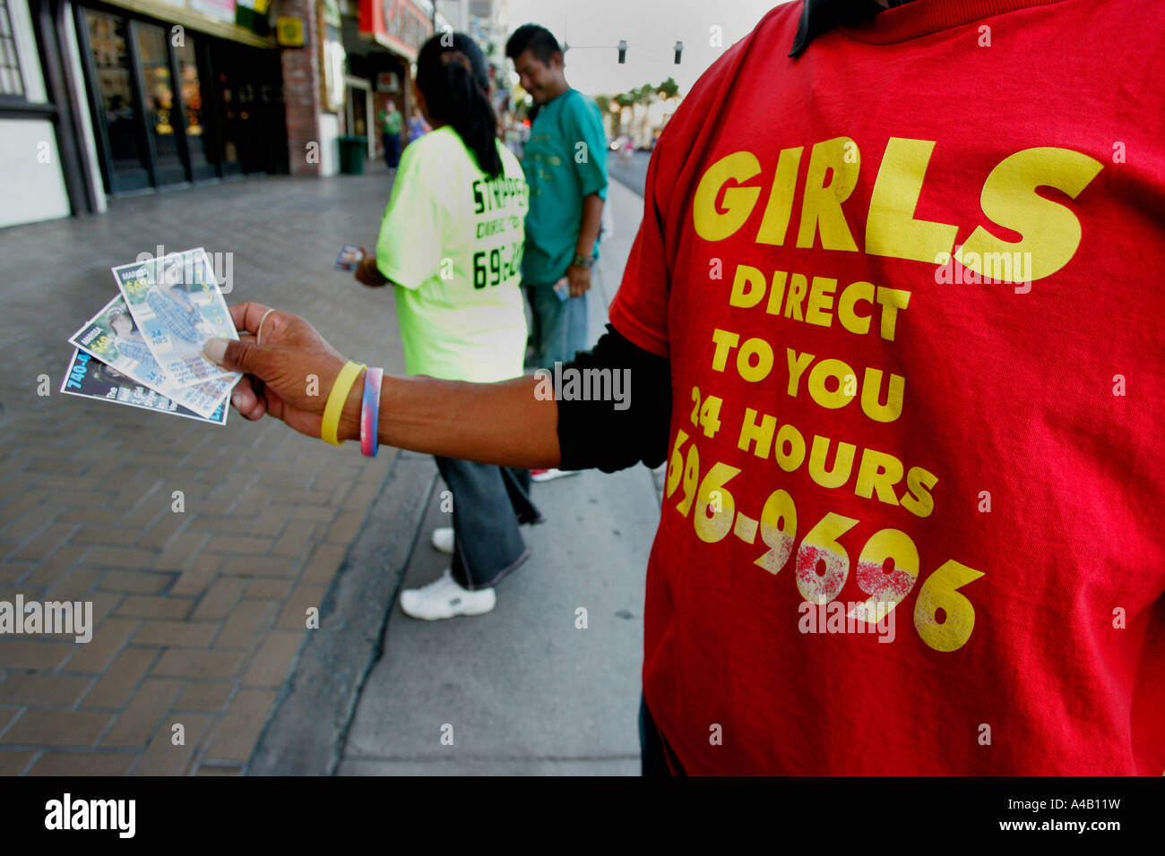 Noi LAS VEGAS Las Vegas Boulevard la striscia di pubblicità per callgirls e spogliatori Foto Stock