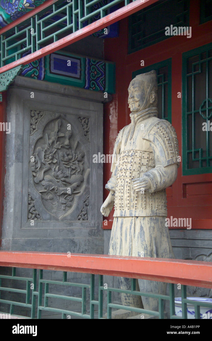 Guerrieri di terracotta in mostra presso la grande parete a Xingshu Foto Stock