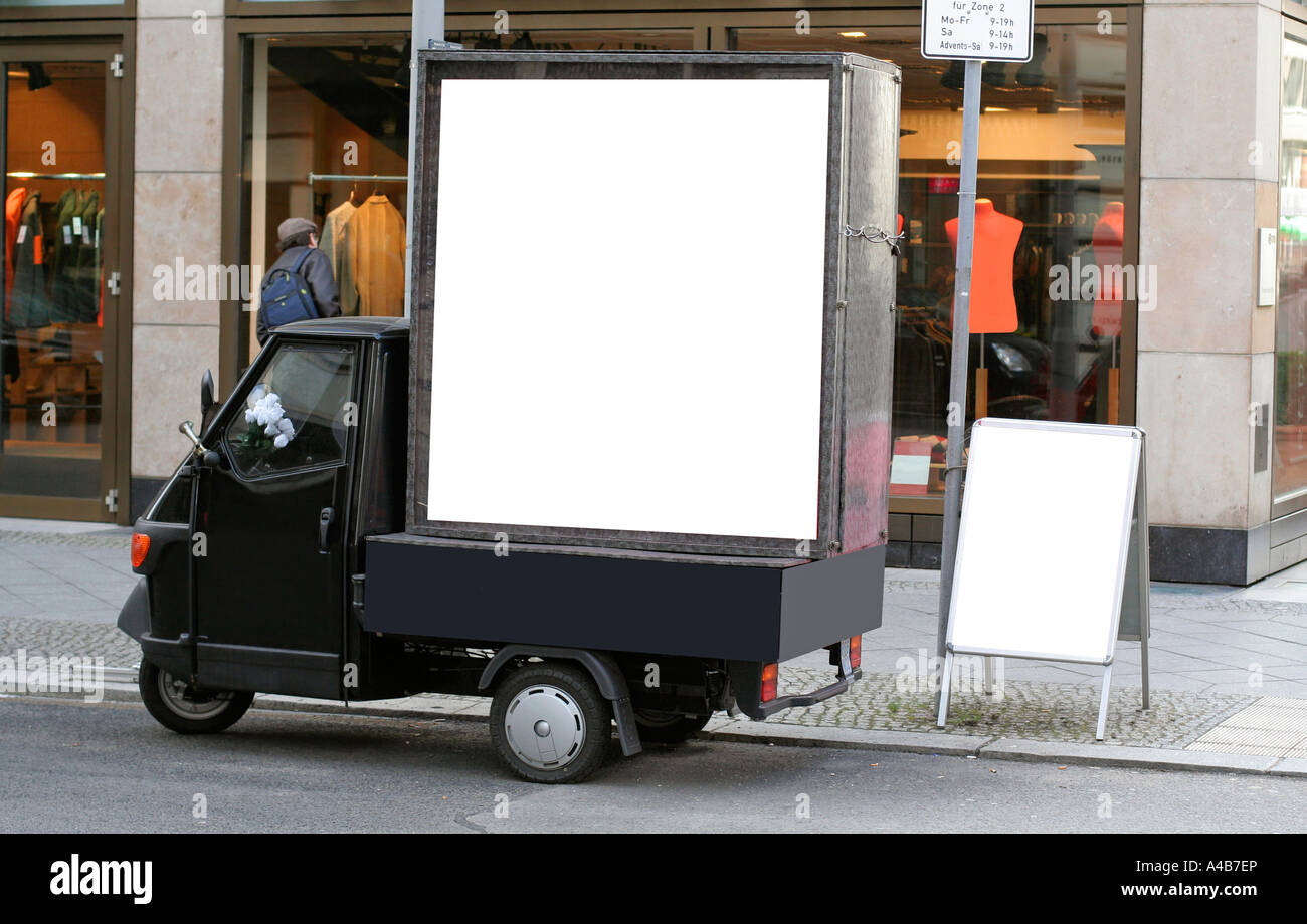 Pubblicità van sulla strada inserire il proprio annuncio in vi Foto Stock