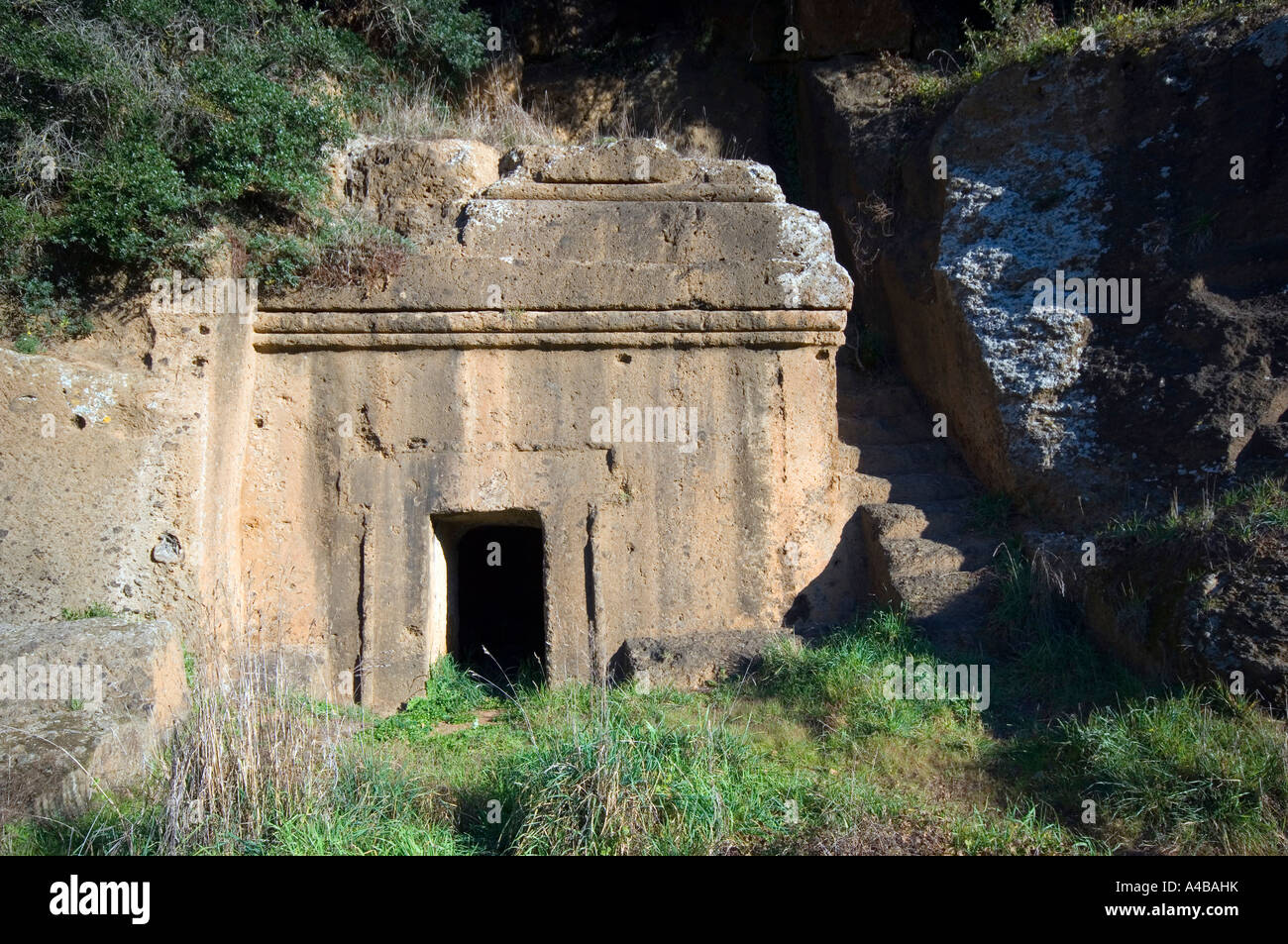 Tomba etrusca denominata "cube" (in italiano: Tomba un dado), necropoli di Blera, Italia. Foto Stock