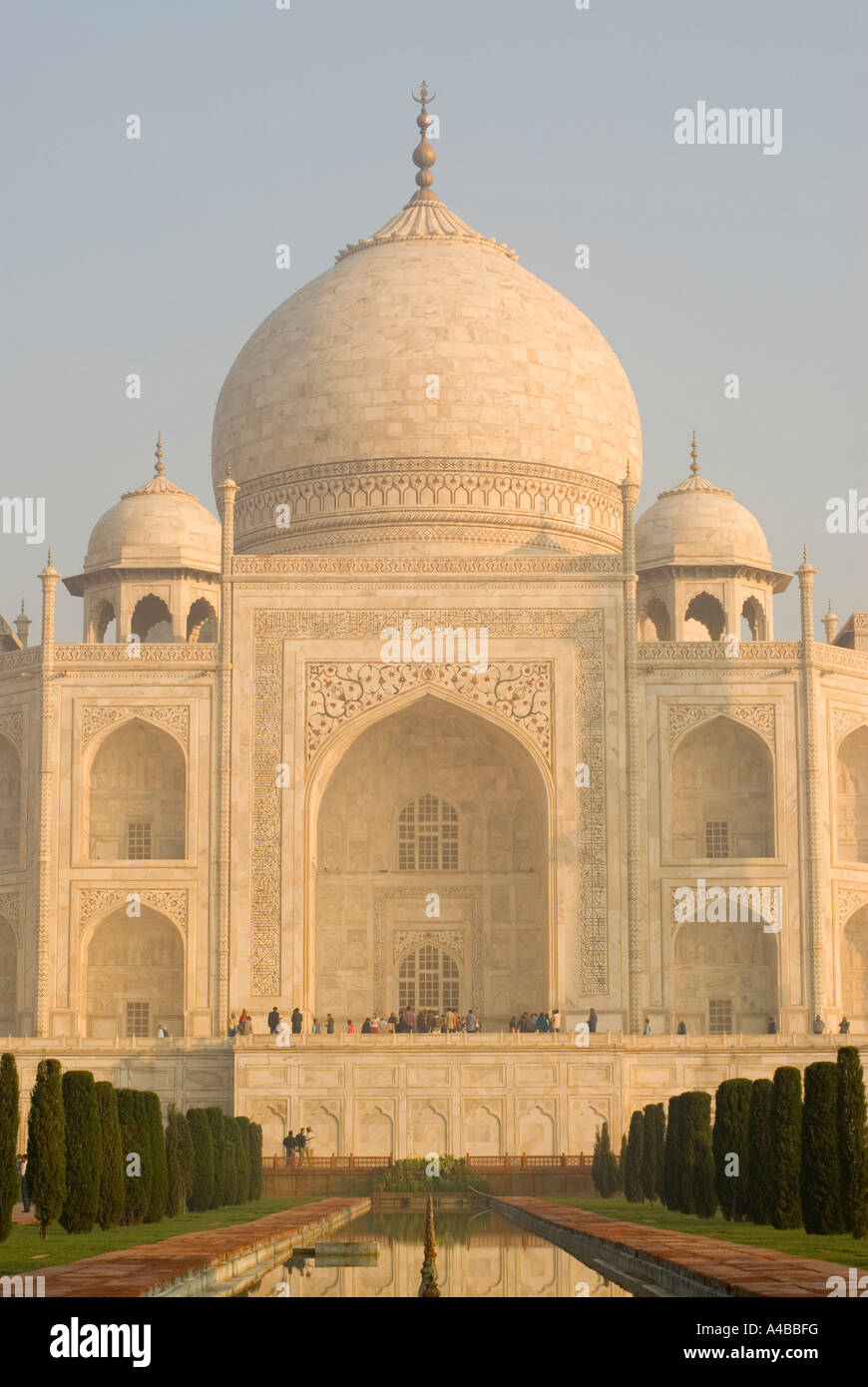 Immagine Stock del Taj Mahal in Agra India all'alba con riflessioni in piscina Foto Stock Immagine Stock del Taj Mahal in Agra India all'alba con riflessioni in piscina Foto Stock