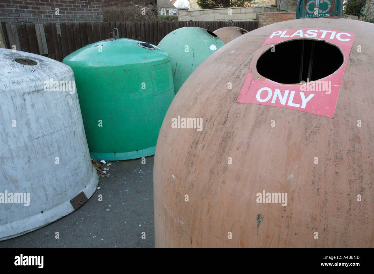 Consiglio Comunale di Oxford cestini e cassonetti in Headington Foto Stock