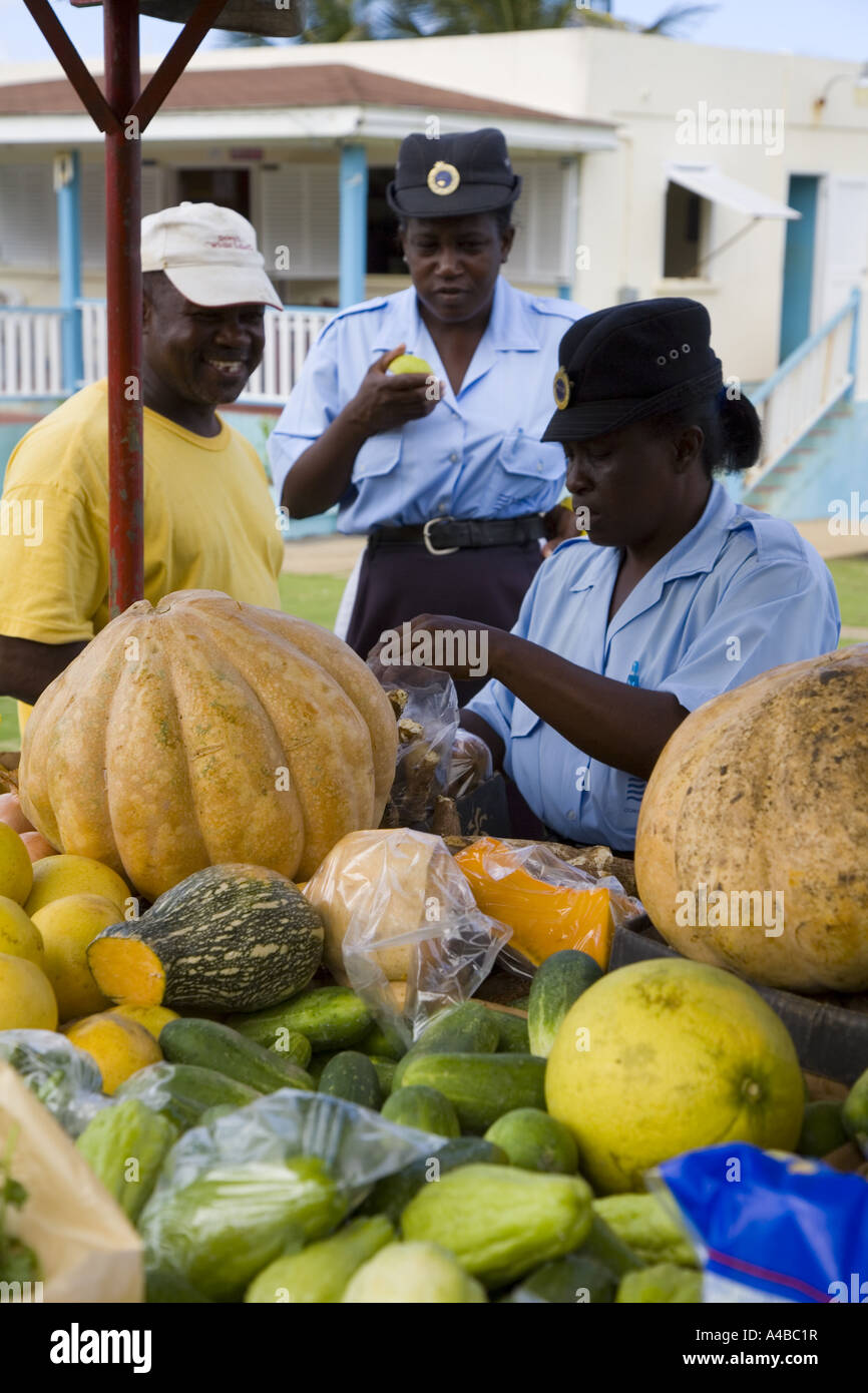 Il mercato locale si spegne al Bathsheba Barbados Foto Stock