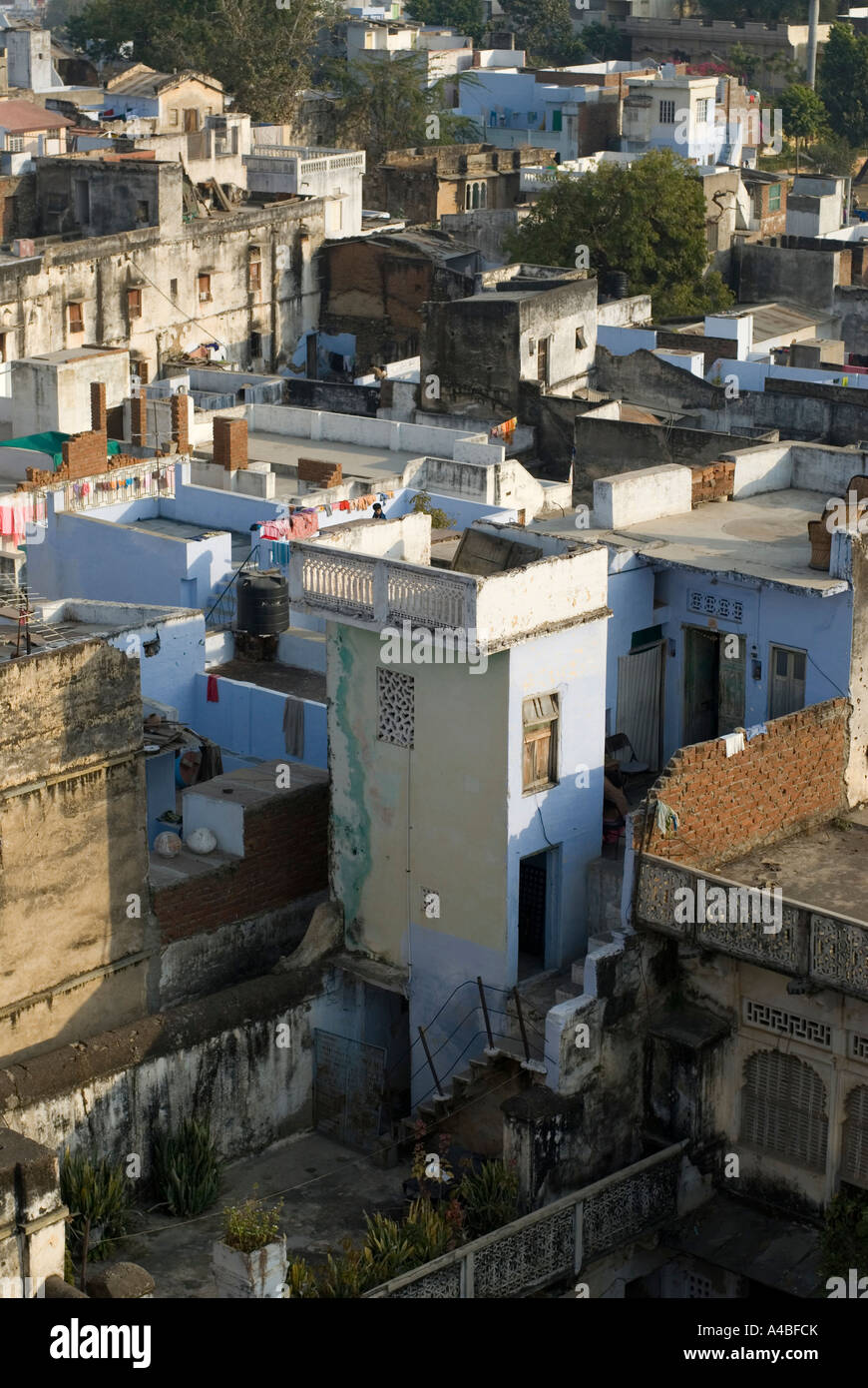 Immagine di stock di vista sui tetti delle case in Udaipur Rajasthan in India Foto Stock