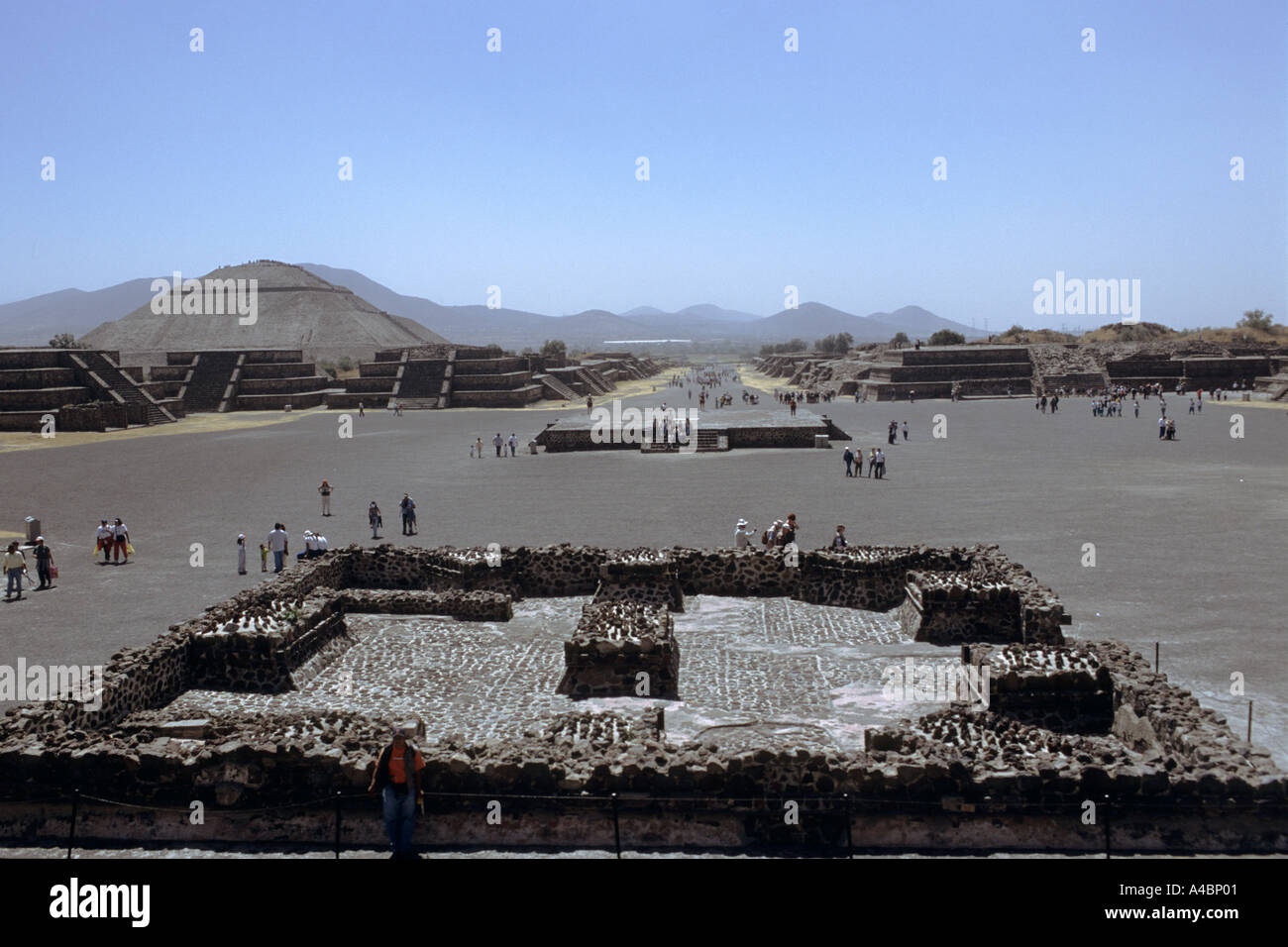 Teotihuacan, Messico. Il Plaza della luna e il Viale dei Morti; enorme pre-colombiana in città. Foto Stock