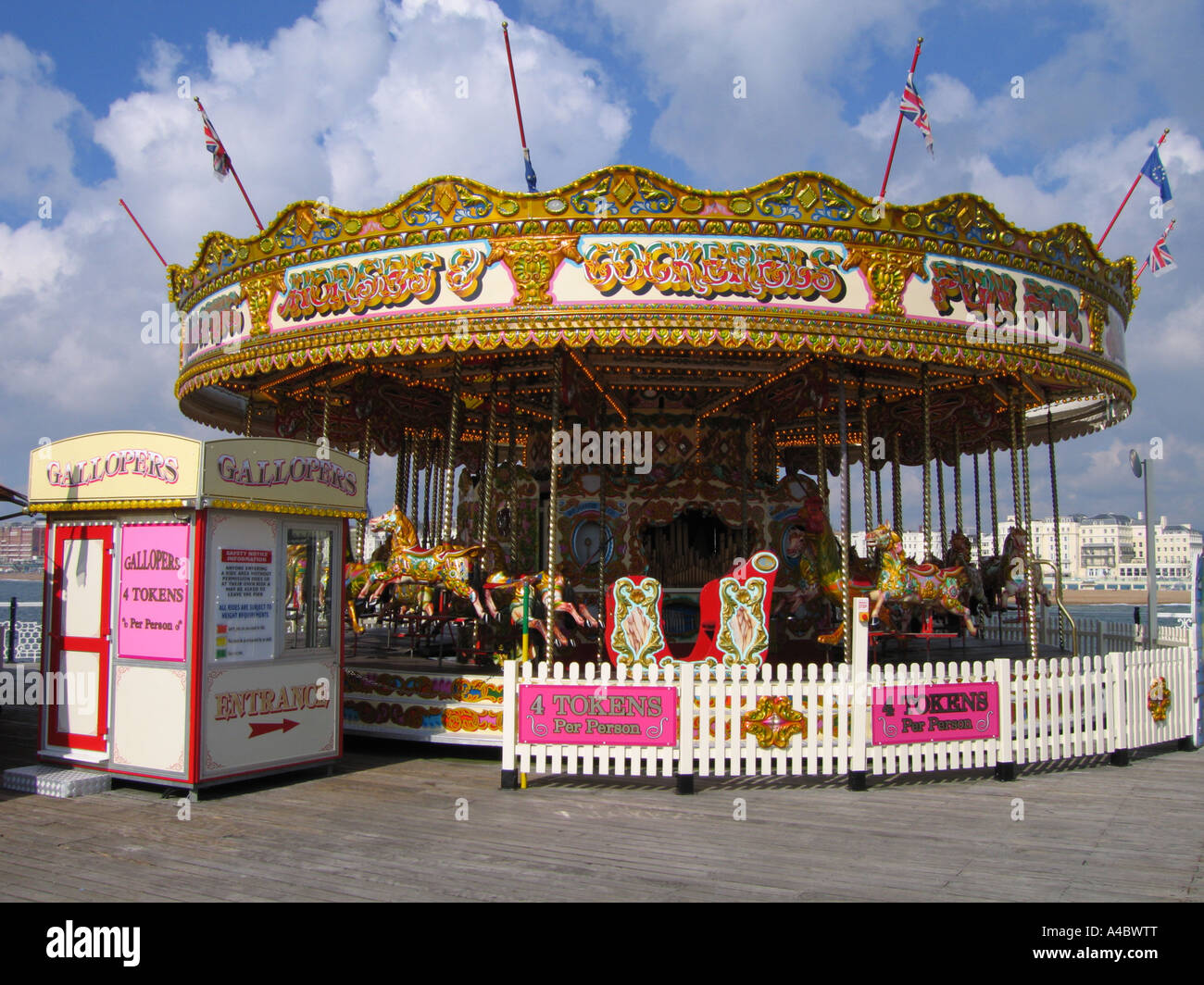 Luna park giostra su il Palace Pier Brighton SUSSEX REGNO UNITO Foto Stock