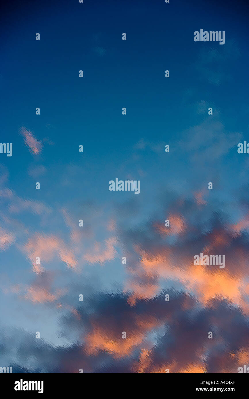 "" Pittorica di nuvole al tramonto Foto Stock