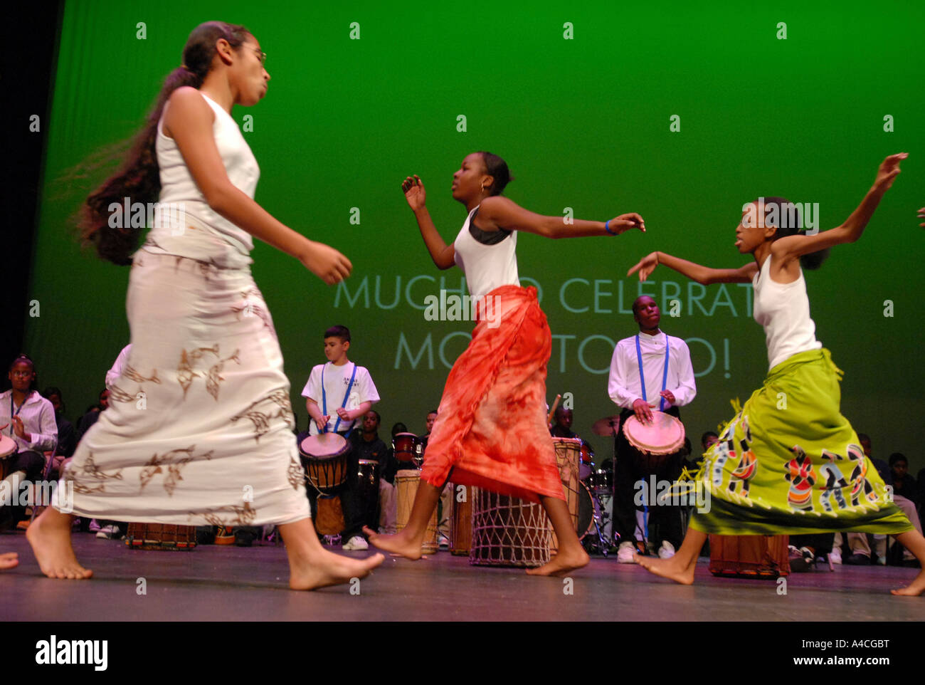 Teens eseguire danza africana, New Haven, Connecticut 2007 Foto Stock