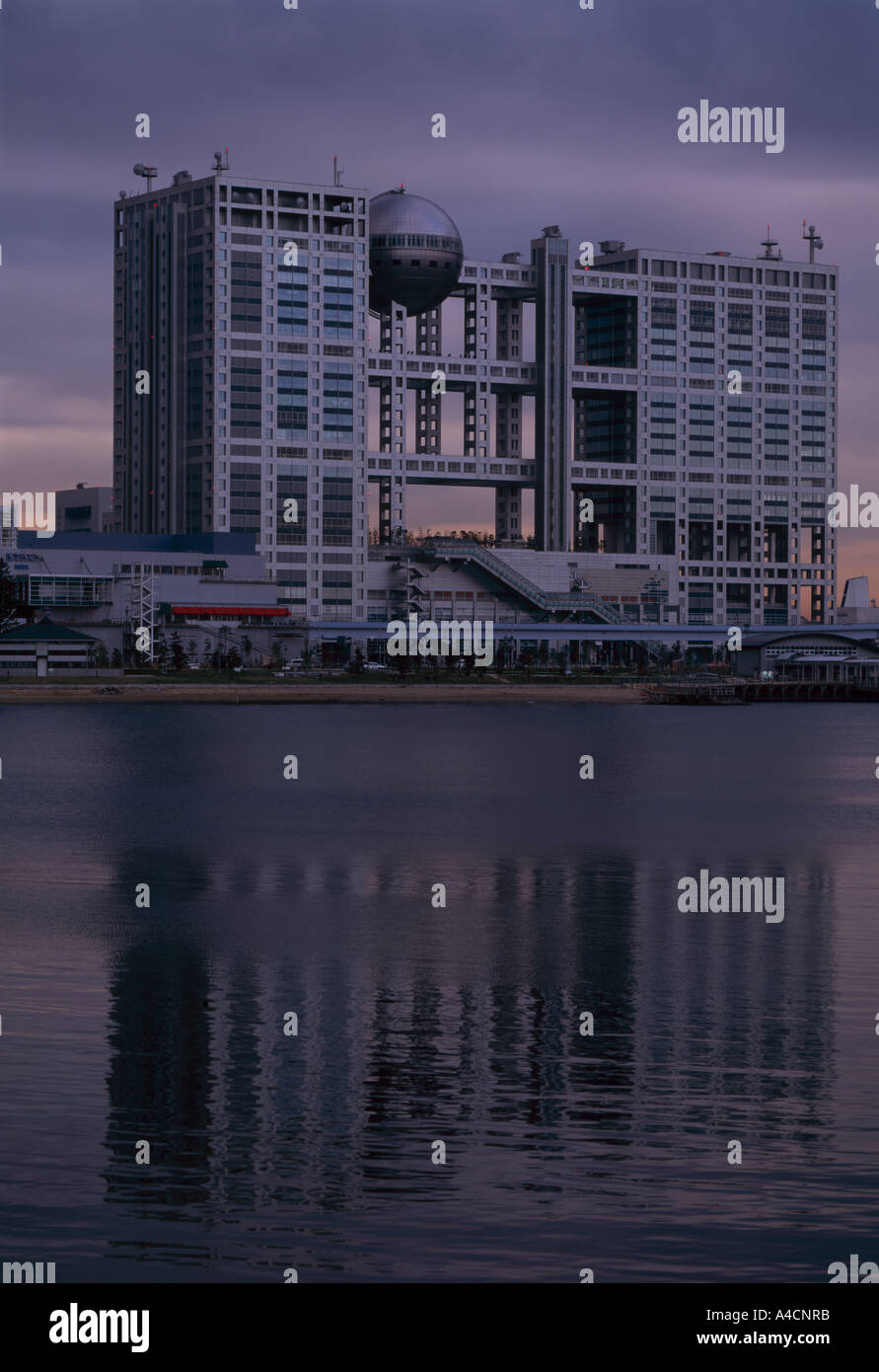 Fuji-Sankei Communications Group Headquarters Building, Odaiba, presso Tokyo, 1996. Architetto: Kenzo Tange Associates Foto Stock