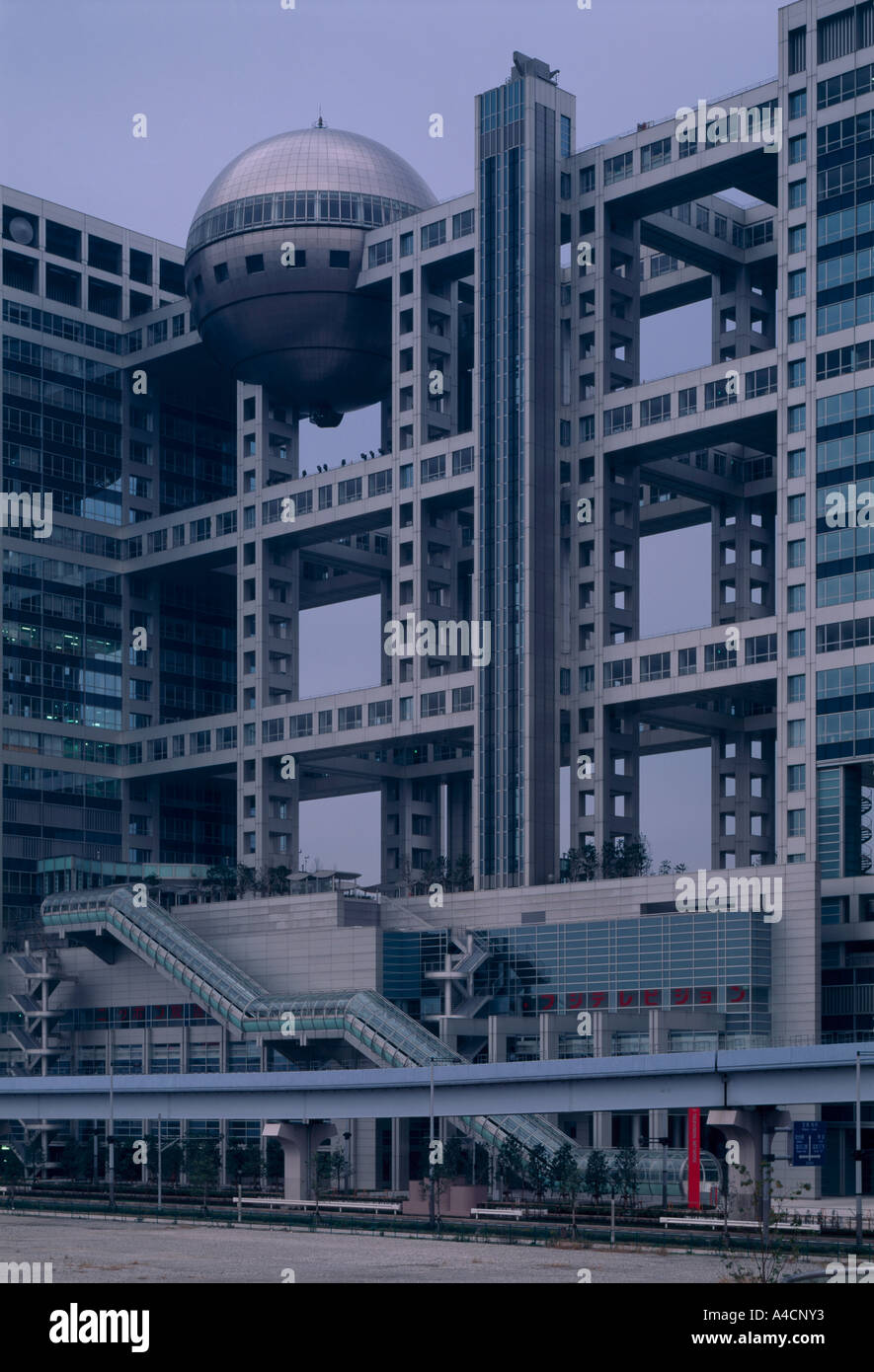 Fuji-Sankei Communications Group Headquarters Building, Odaiba, presso Tokyo, 1996. Architetto: Kenzo Tange Associates Foto Stock