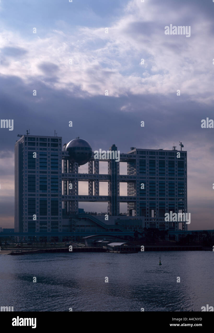 Fuji-Sankei Communications Group Headquarters Building, Odaiba, presso Tokyo, 1996. Architetto: Kenzo Tange Associates Foto Stock