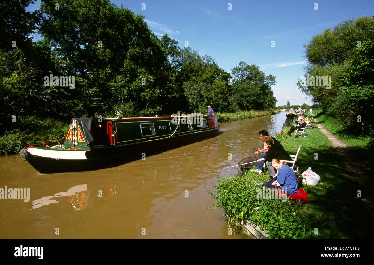 Cheshire ladies partita di pesca su Shropshire Union Canal Foto Stock